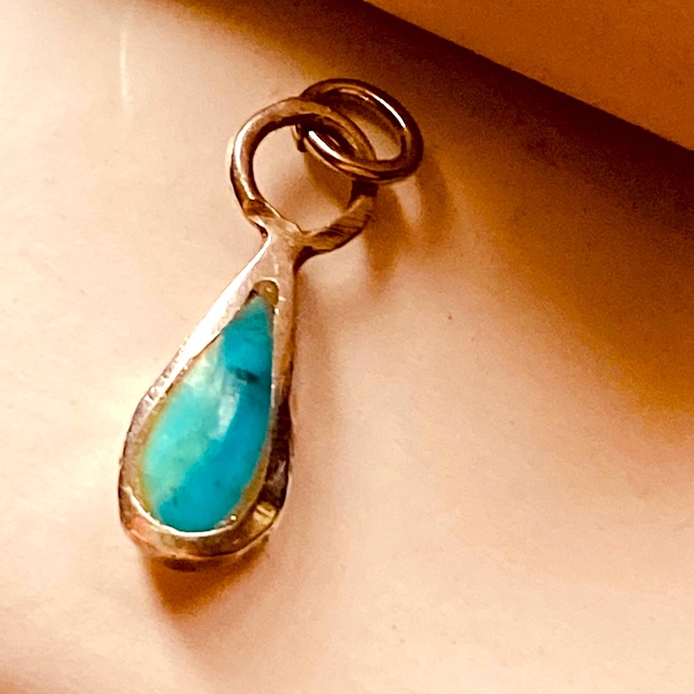 Vintage 50’s Sterling Silver Genuine Navajo Kingman Turquoise Teardrop Pendant
